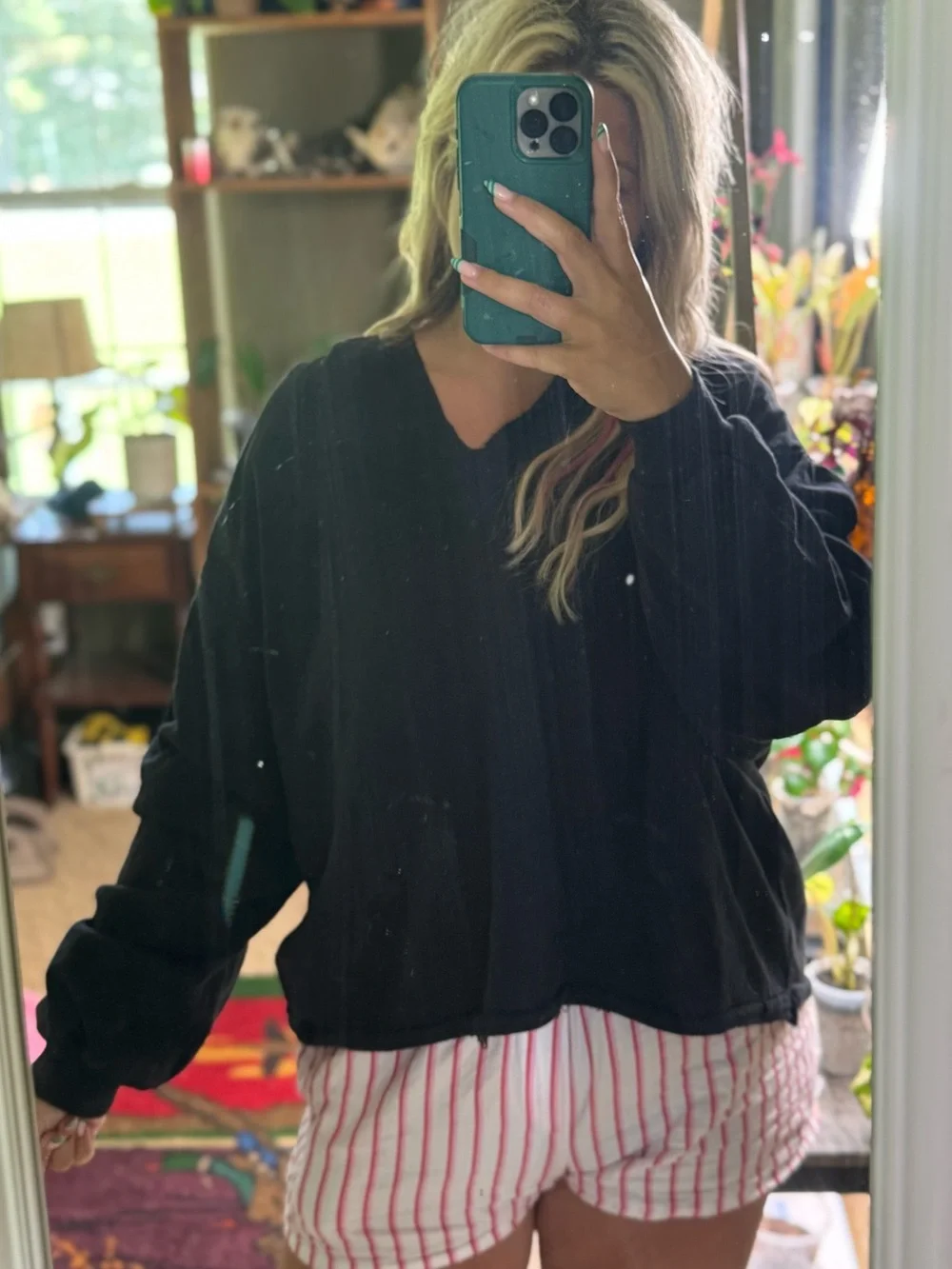 Zenana Outfitters Black Pullover Sweatshirt with Raw Hem - Picture 1 of 4